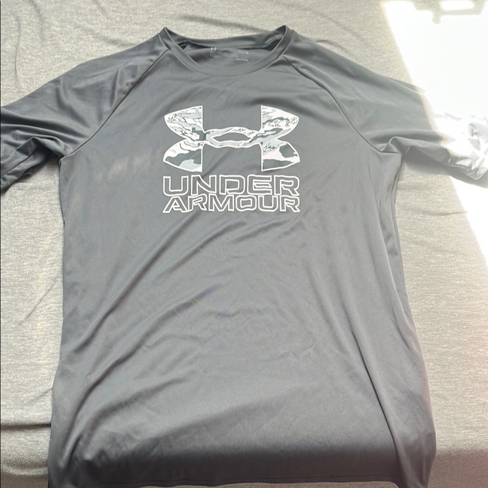 Under Armour Men's Gray Shirt
